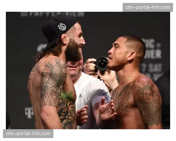 迈克尔·基耶萨首回合背后裸绞降服尼科·普莱斯,以四连胜战绩光荣退役 迈克尔·基耶萨首回合背后裸绞降服尼科·普莱斯,以四连胜战绩光荣退役